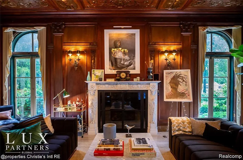 1915 Renaissance Revival house Detroit Michigan - 12 - family room.webp