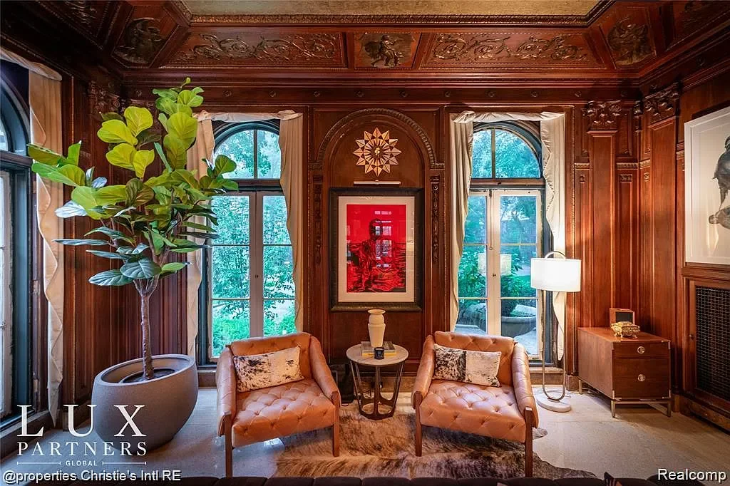 1915 Renaissance Revival house Detroit Michigan - 14 - family room.webp