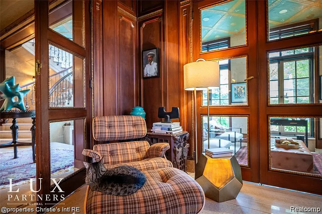 1915 Renaissance Revival house Detroit Michigan - 16 - family room.webp