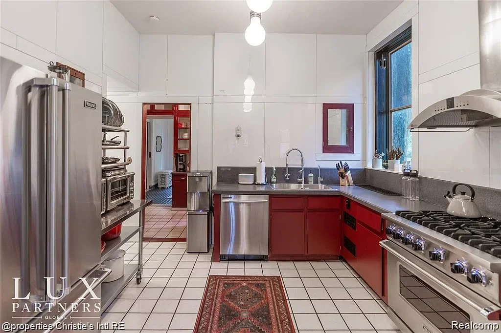 1915 Renaissance Revival house Detroit Michigan - 27 - kitchen.webp