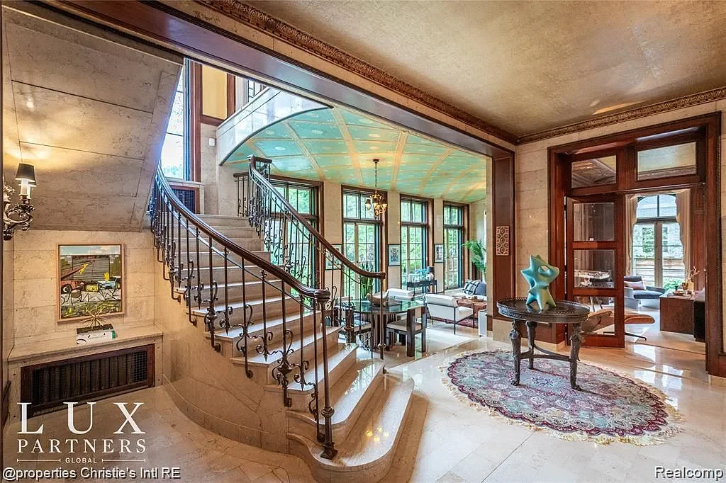 1915 Renaissance Revival house Detroit Michigan - 28 - staircase.webp