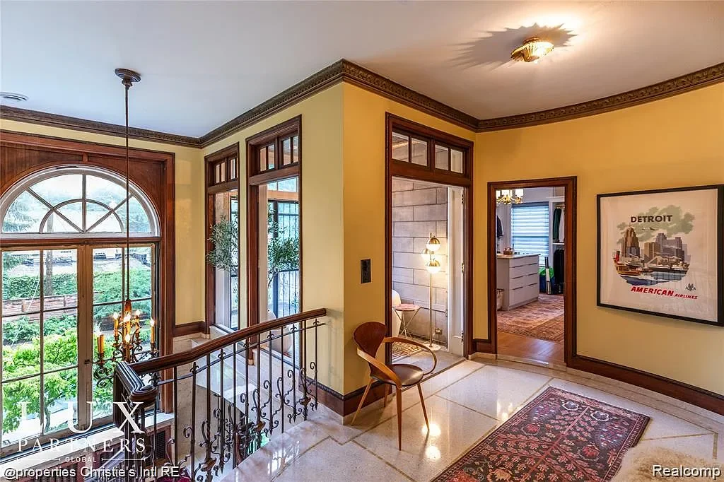 1915 Renaissance Revival house Detroit Michigan - 29 - staircase.webp