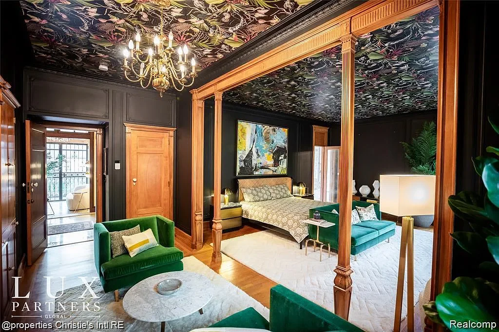 1915 Renaissance Revival house Detroit Michigan - 31 - bedroom.webp