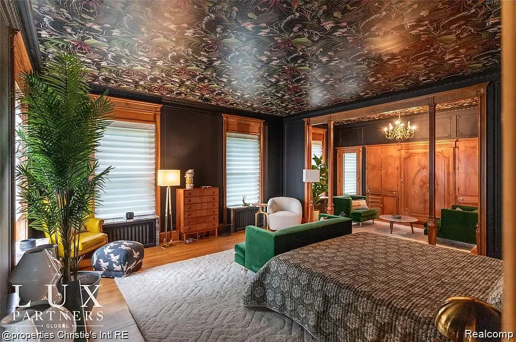 1915 Renaissance Revival house Detroit Michigan - 32 - bedroom.webp