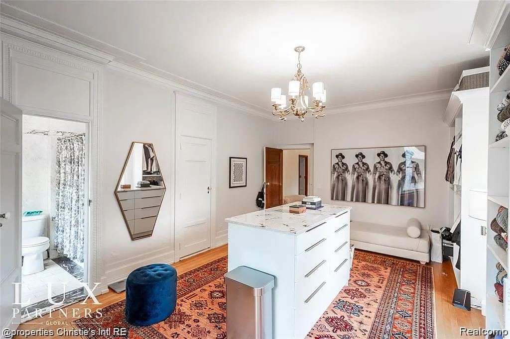 1915 Renaissance Revival house Detroit Michigan - 35 - wardrobe.webp