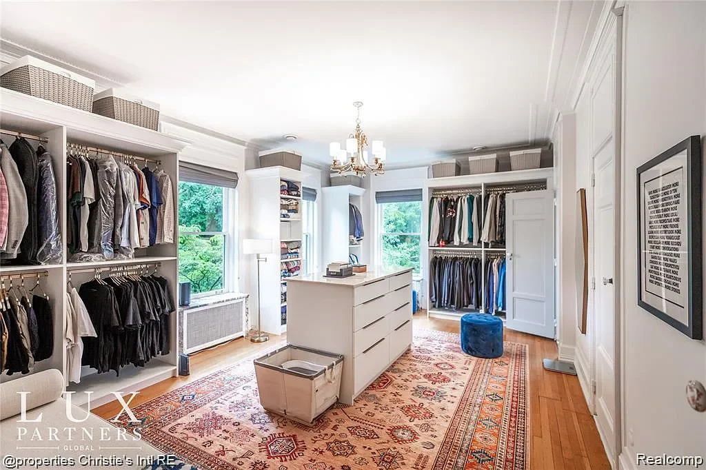 1915 Renaissance Revival house Detroit Michigan - 36 - wardrobe.webp