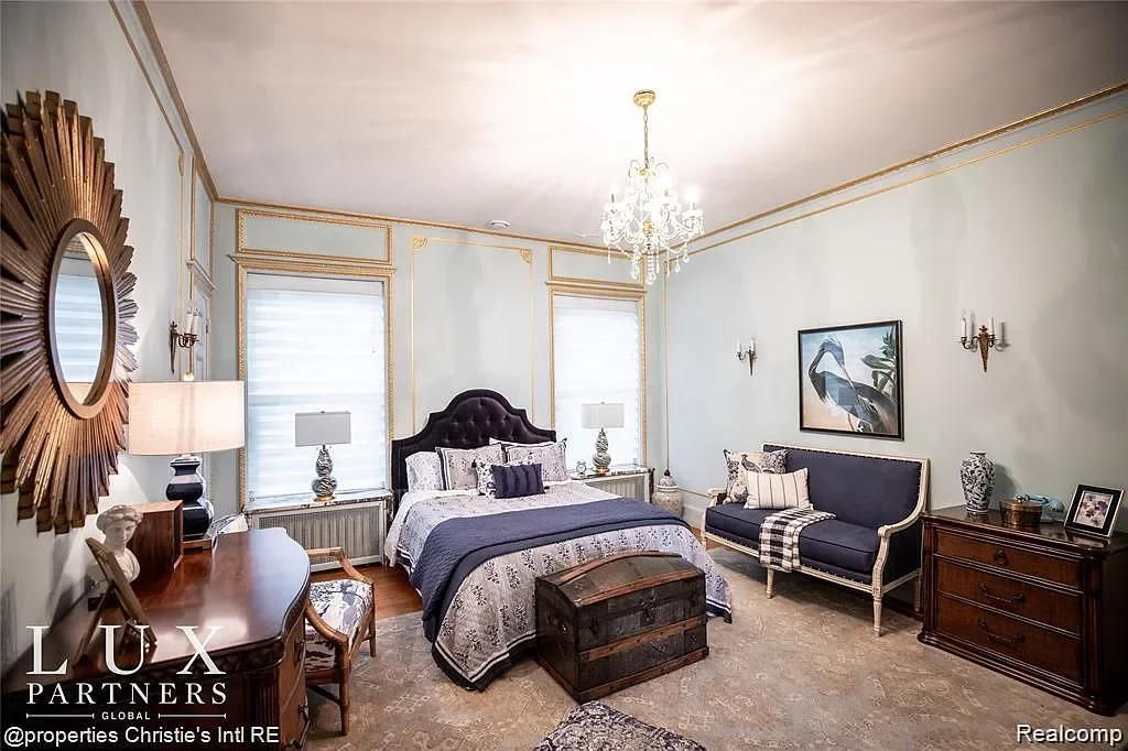 1915 Renaissance Revival house Detroit Michigan - 37 - bedroom.webp
