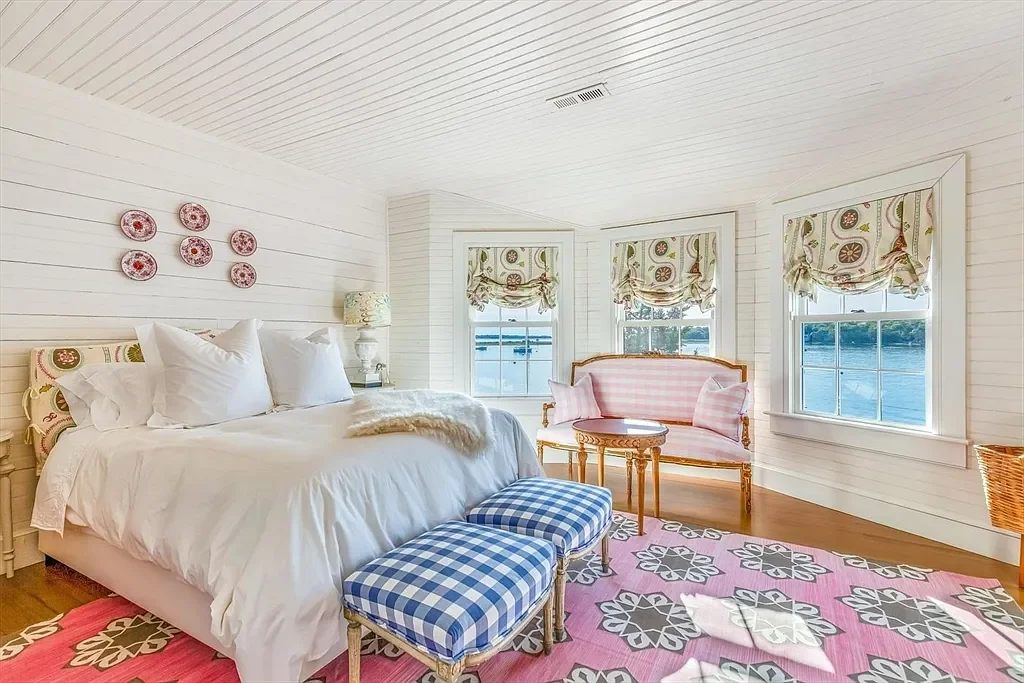 Rocky Island 1891 Cape Cod house Cataumet Massachusetts - 20 - bedroom.webp