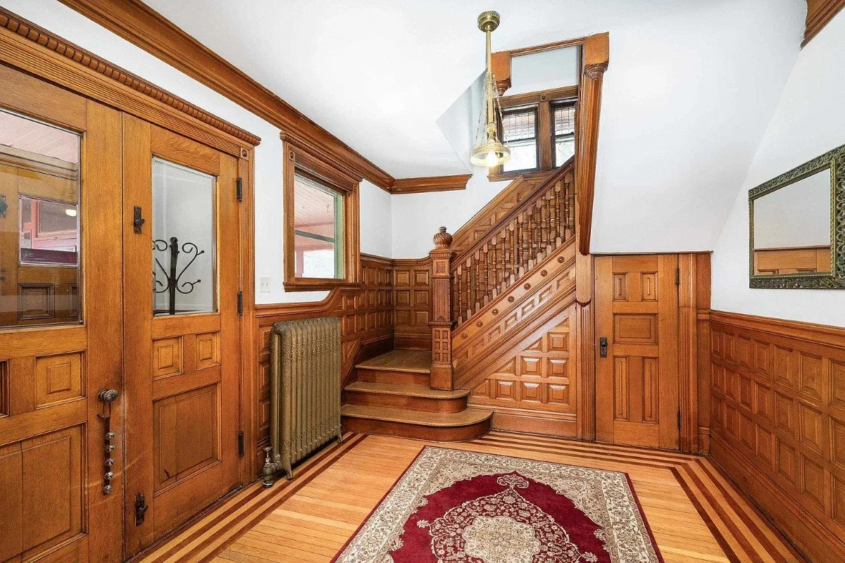 1892 Traditional house Duluth Minnesota - 2 - foyer.webp