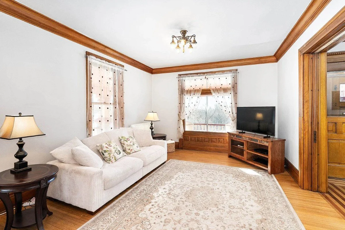 1892 Traditional house Duluth Minnesota - 3 - living room.webp