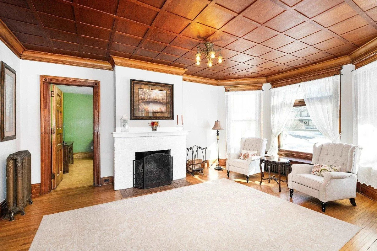 1892 Traditional house Duluth Minnesota - 4 - living room.webp