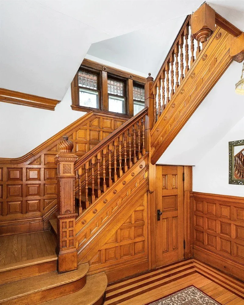 1892 Traditional house Duluth Minnesota - 23 - staircase.webp