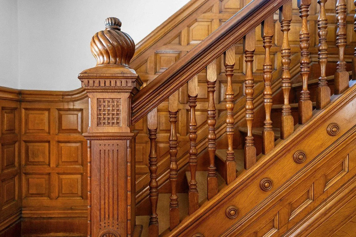 1892 Traditional house Duluth Minnesota - 24 - staircase.webp