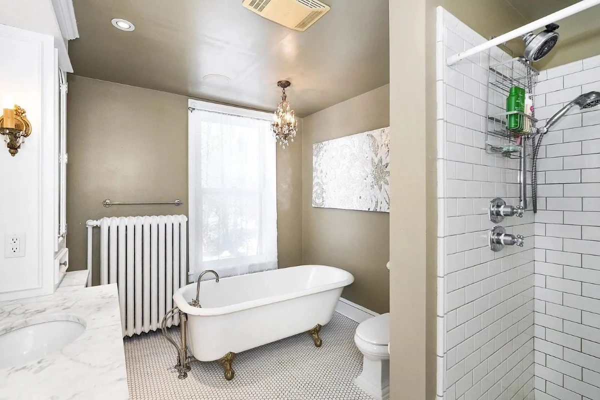 1892 Traditional house Duluth Minnesota - 34 - bathroom.webp