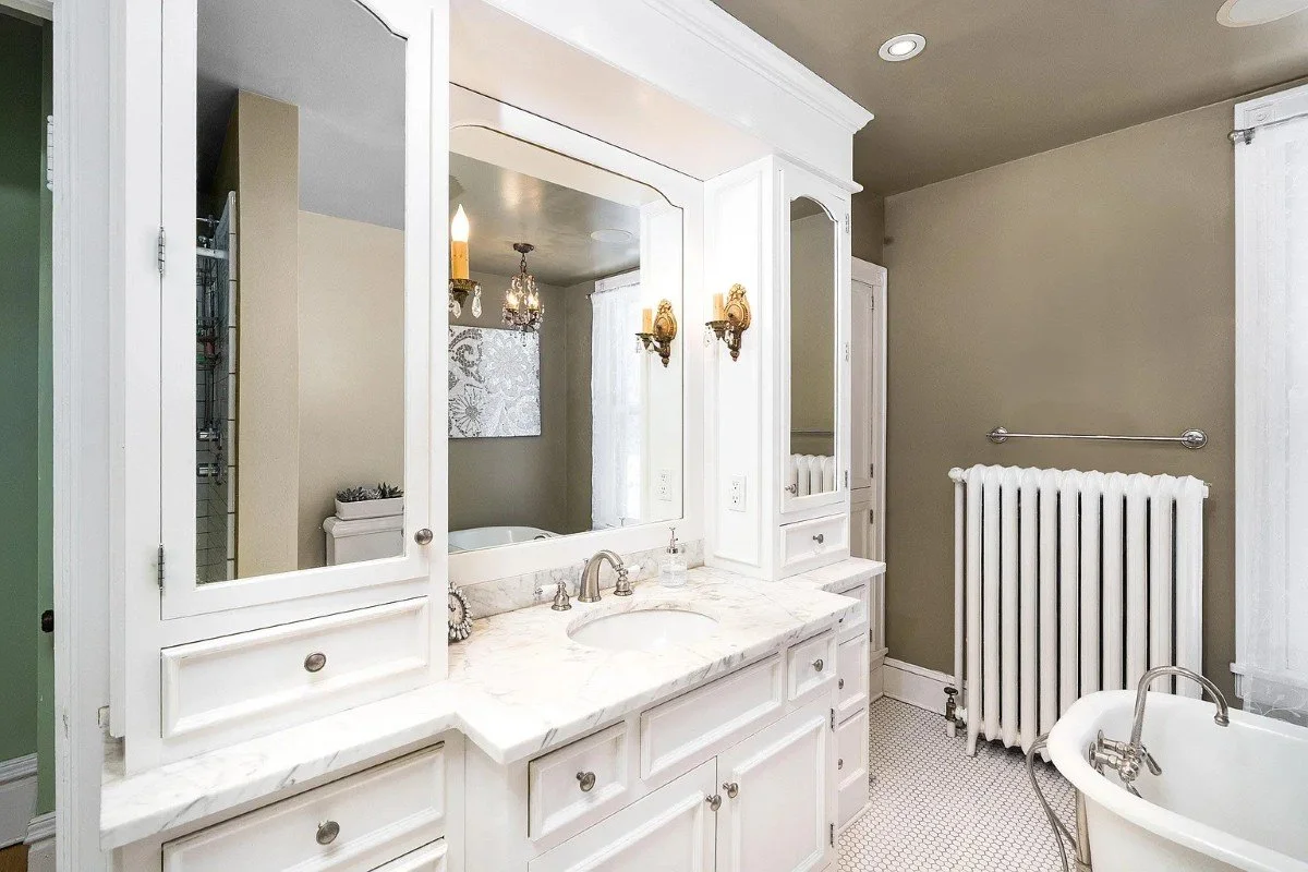 1892 Traditional house Duluth Minnesota - 35 - bathroom.webp