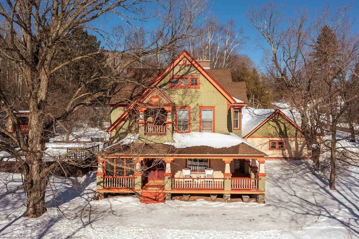 1892 Traditional house Duluth Minnesota - 44 - front view.webp