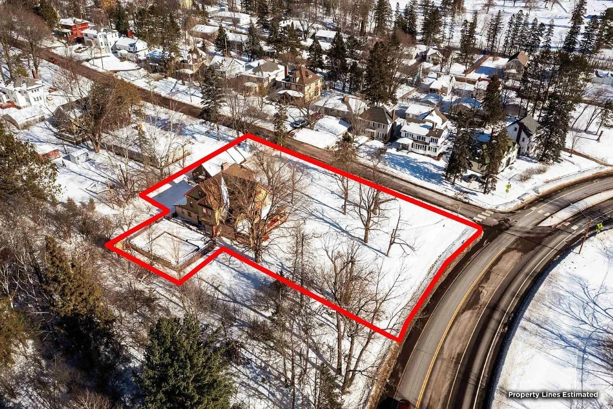 1892 Traditional house Duluth Minnesota - 45 - aerial view.webp