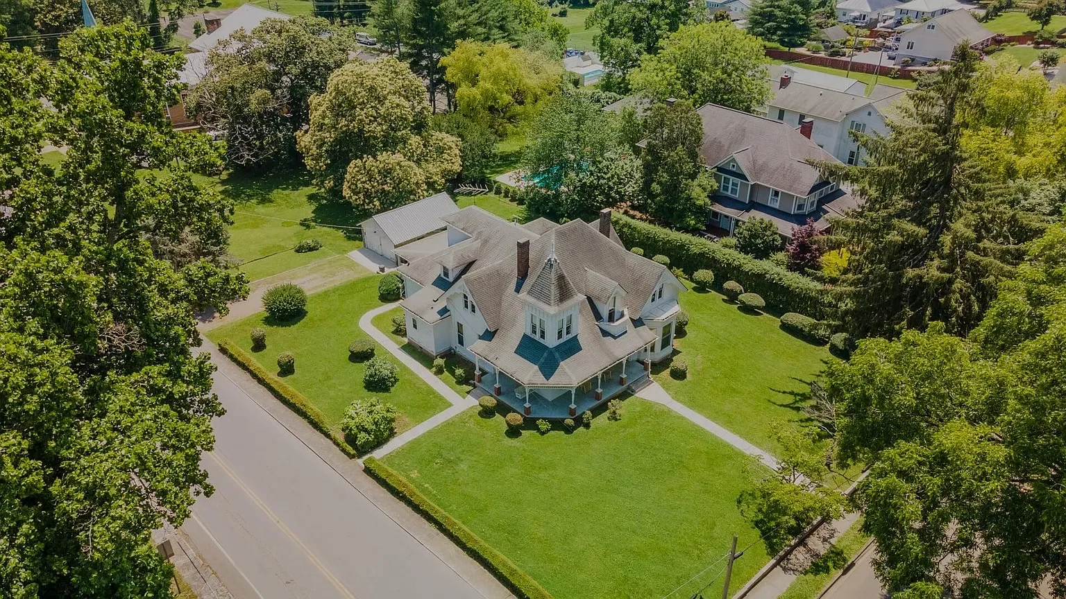 1897 Victorian house in Rogersville, Tennessee - $589k