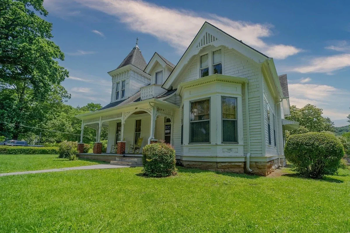 1897 Victorian house Rogersville Tennessee - 1 - front view.webp