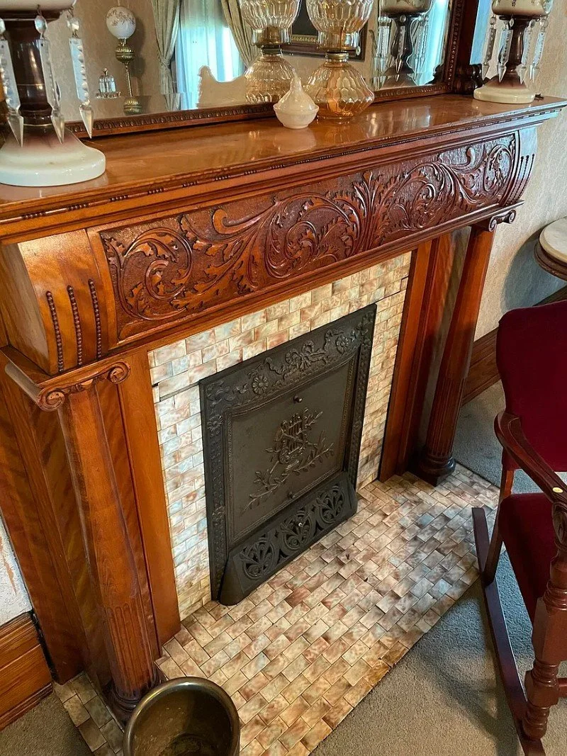 1897 Victorian house Rogersville Tennessee - 14 - fireplace.webp
