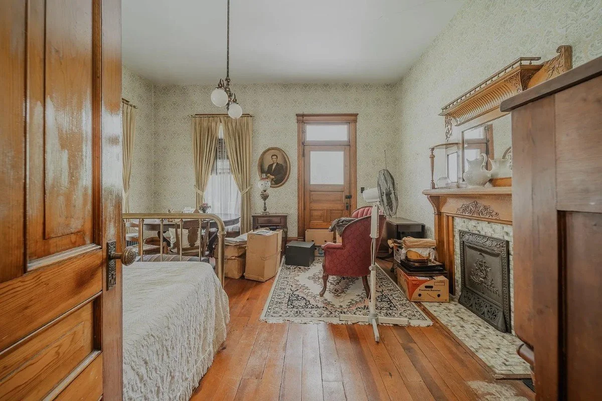 1897 Victorian house Rogersville Tennessee - 21 - bedroom.webp