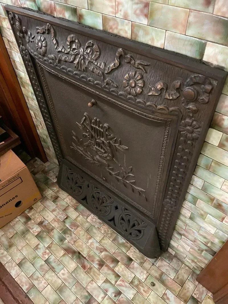 1897 Victorian house Rogersville Tennessee - 22 - fireplace.webp