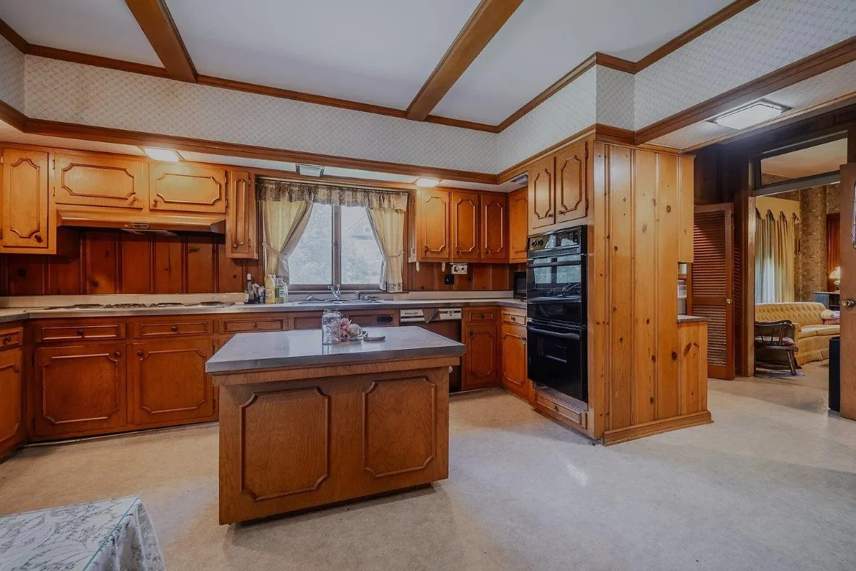 1897 Victorian house Rogersville Tennessee - 30 - kitchen.webp