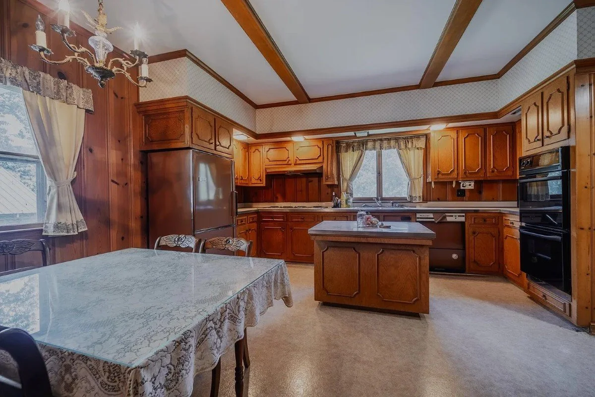 1897 Victorian house Rogersville Tennessee - 31 - kitchen.webp