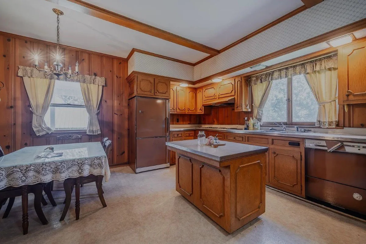 1897 Victorian house Rogersville Tennessee - 32 - kitchen.webp