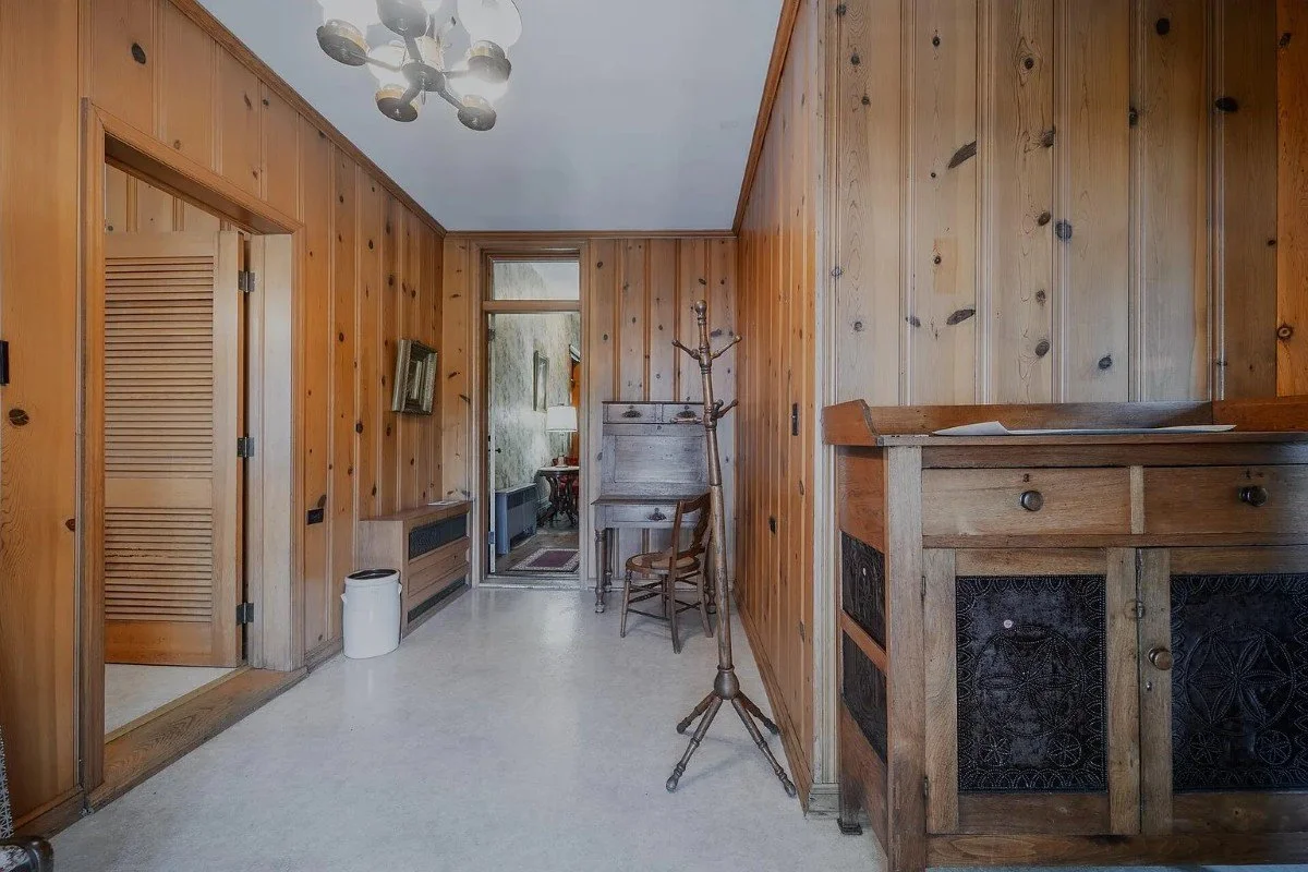 1897 Victorian house Rogersville Tennessee - 34 - hallway.webp