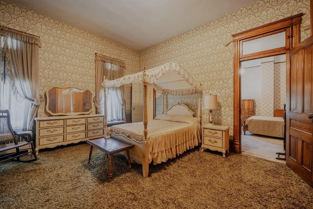 1897 Victorian house Rogersville Tennessee - 36 - bedroom.webp