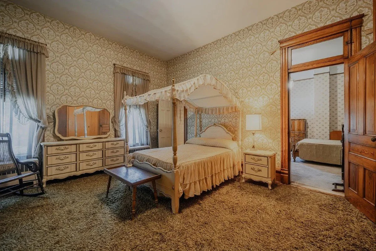1897 Victorian house Rogersville Tennessee - 38 - bedroom.webp