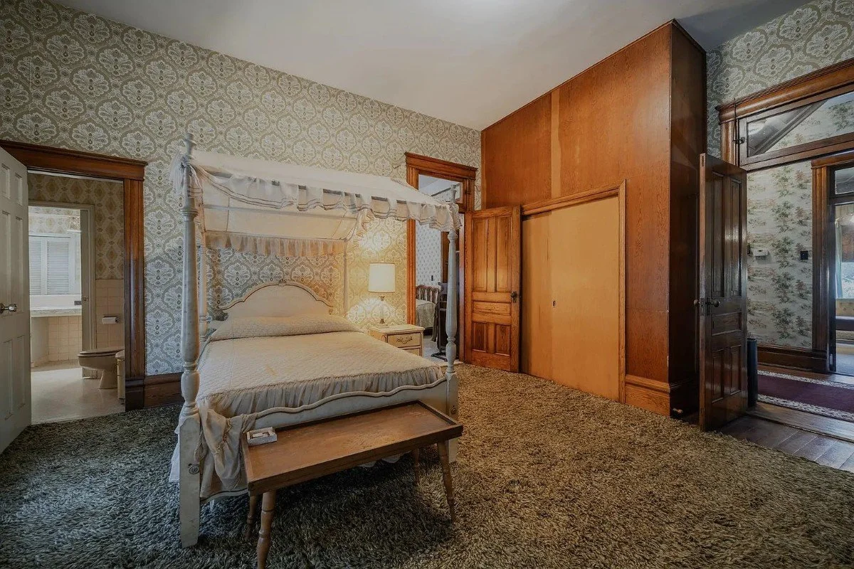 1897 Victorian house Rogersville Tennessee - 39 - bedroom.webp