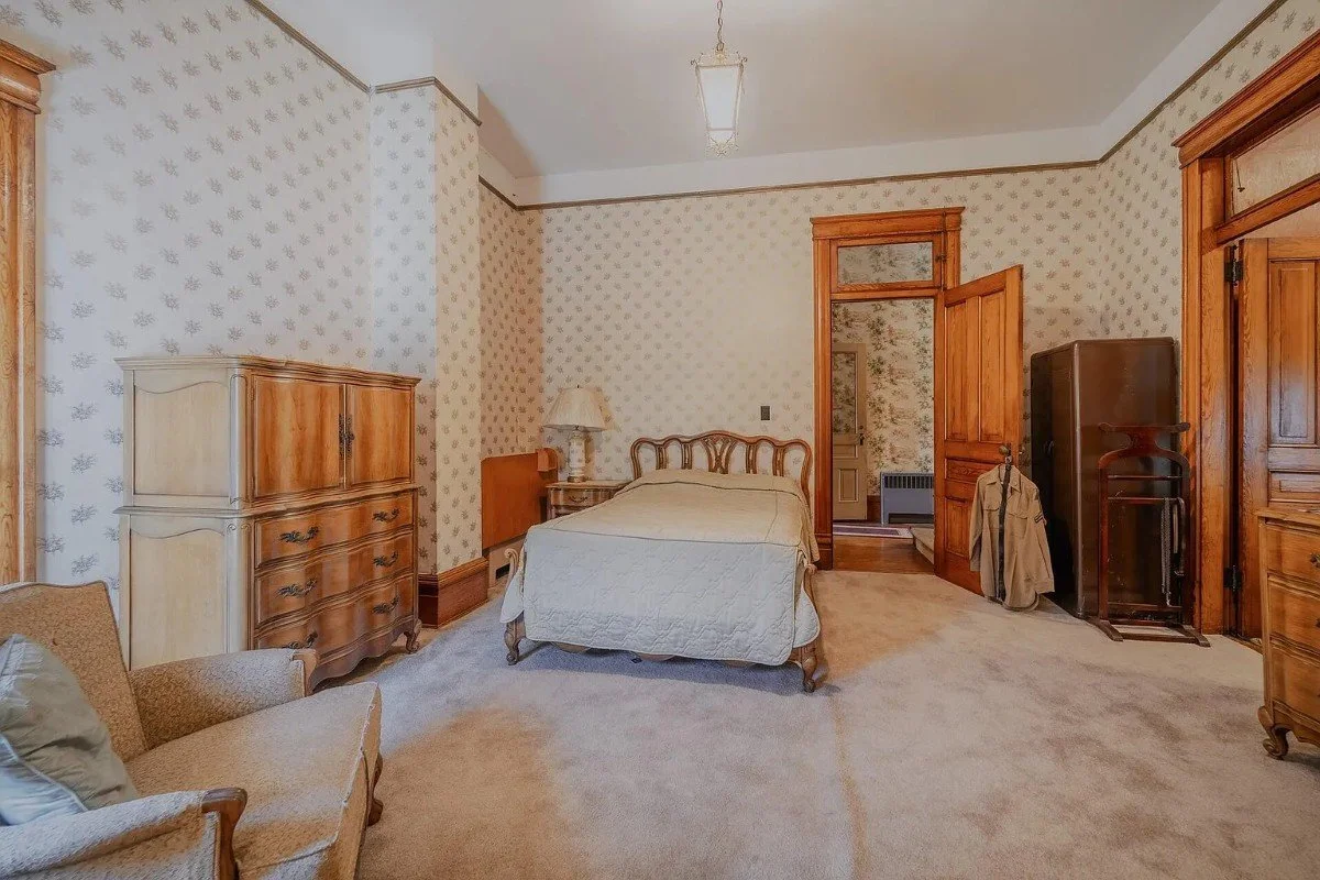 1897 Victorian house Rogersville Tennessee - 41 - bedroom.webp