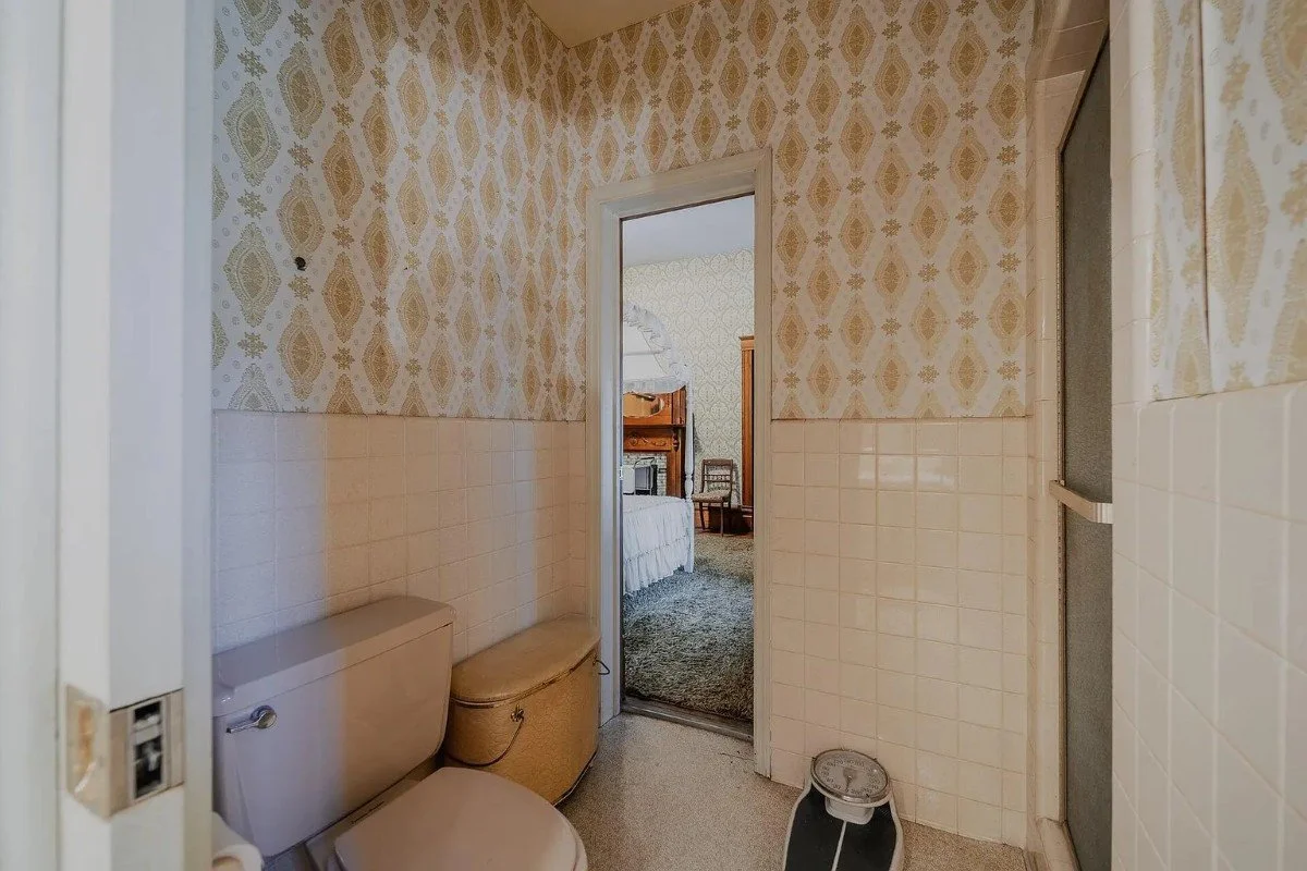 1897 Victorian house Rogersville Tennessee - 44 - bathroom.webp