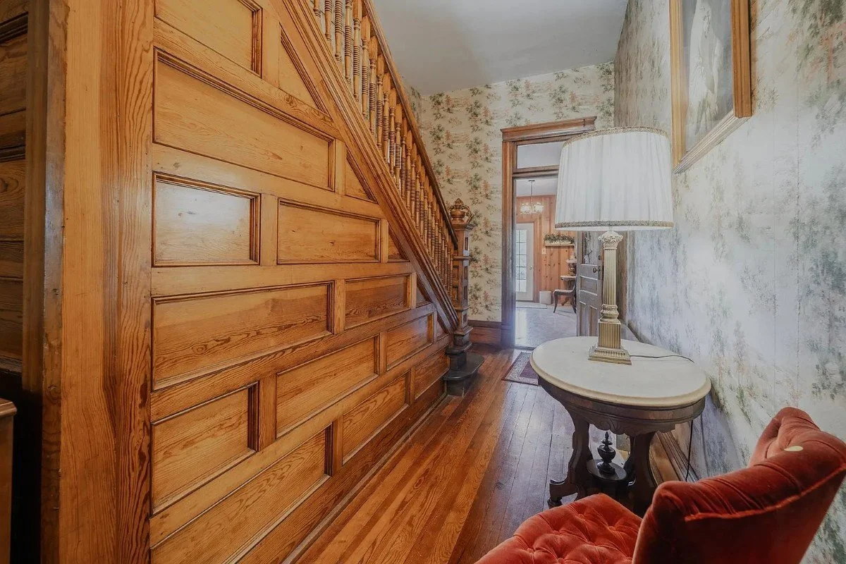1897 Victorian house Rogersville Tennessee - 46 - staircase.webp