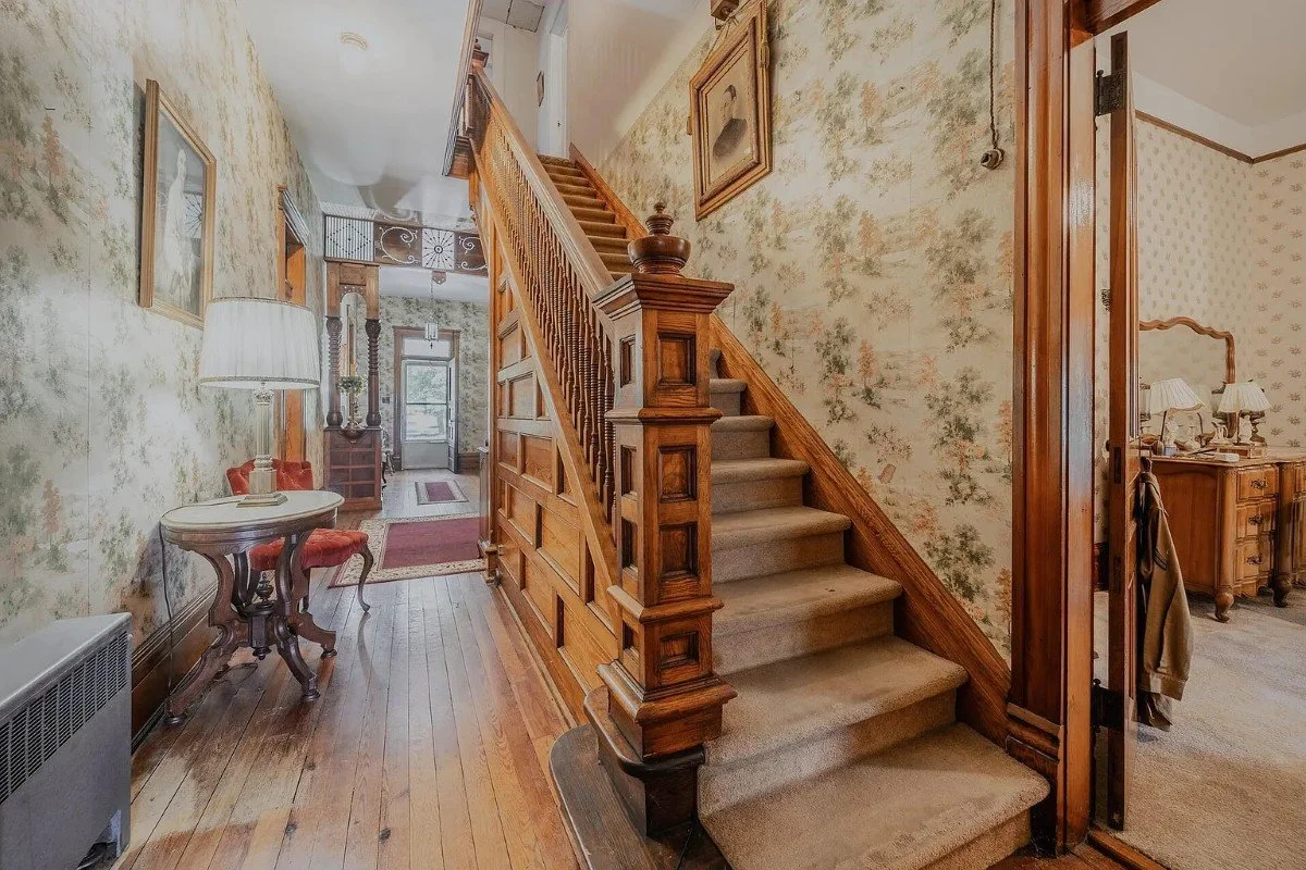 1897 Victorian house Rogersville Tennessee - 47 - staircase.webp