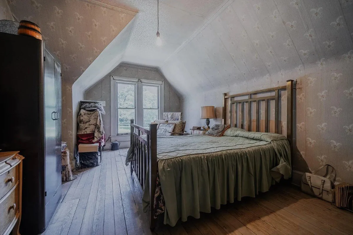 1897 Victorian house Rogersville Tennessee - 52 - bedroom.webp