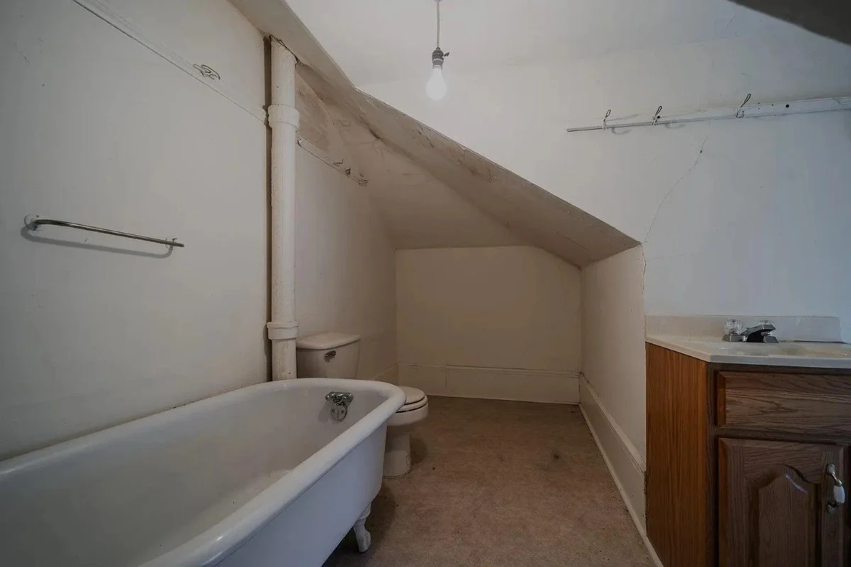 1897 Victorian house Rogersville Tennessee - 71 - bathroom.webp