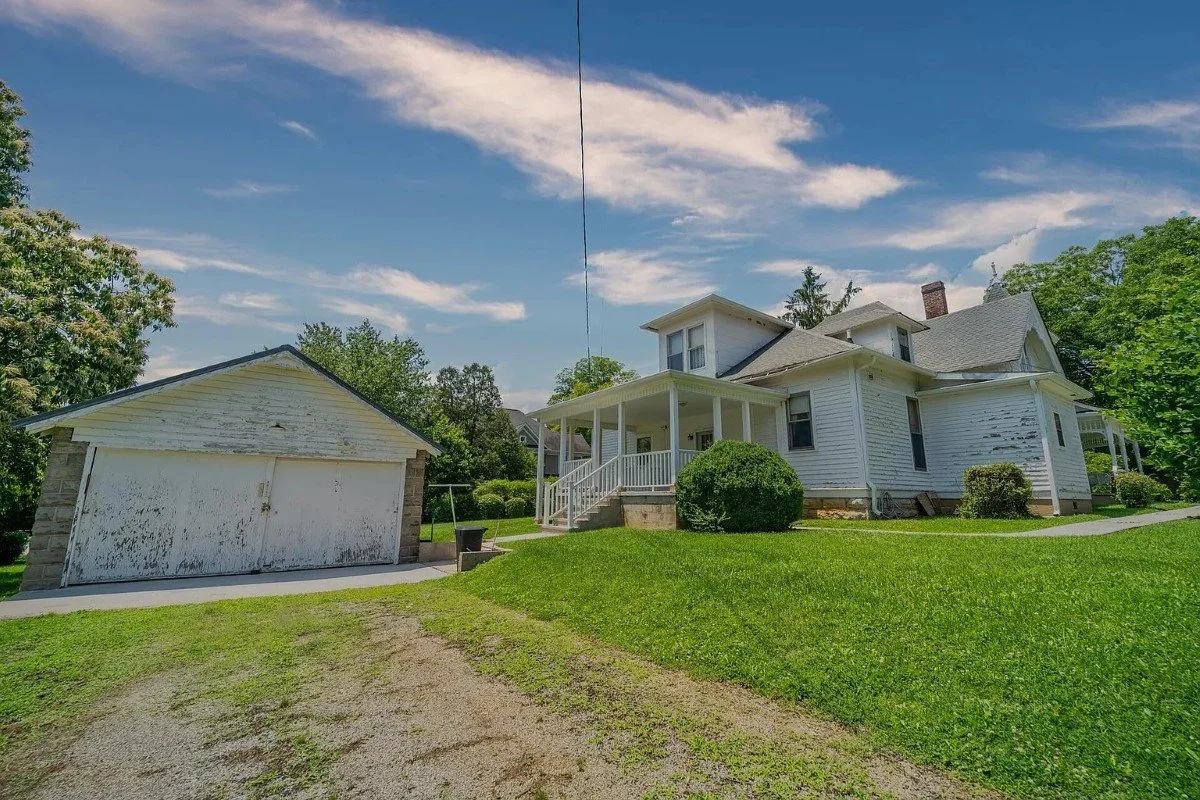 1897 Victorian house Rogersville Tennessee - 82 - garage.webp