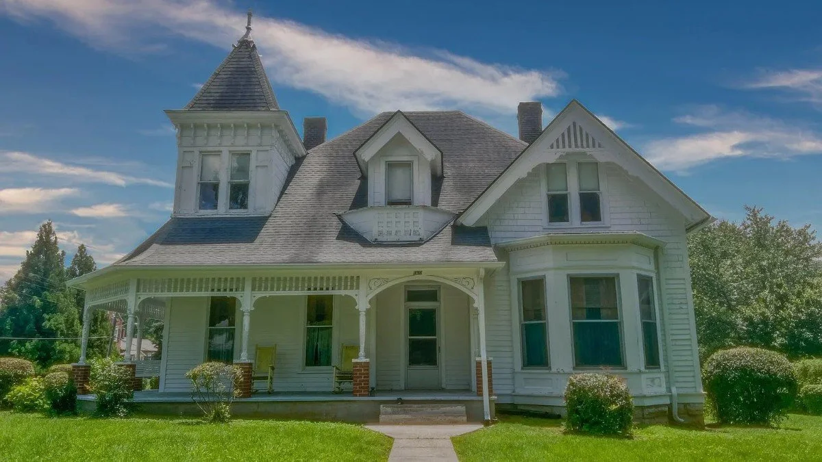1897 Victorian house Rogersville Tennessee - 87 - front view.webp