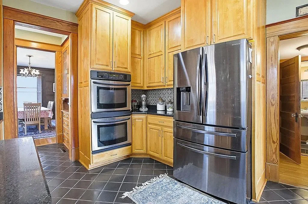 1893 Traditional house Saint Joseph Missouri - 14 - kitchen.webp