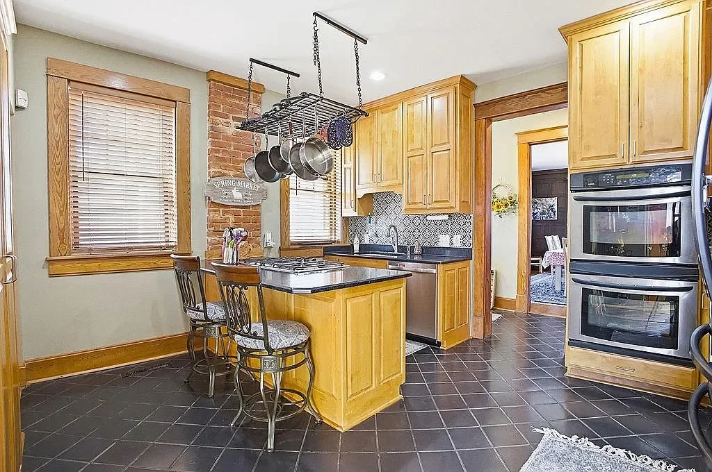 1893 Traditional house Saint Joseph Missouri - 13 - kitchen.webp