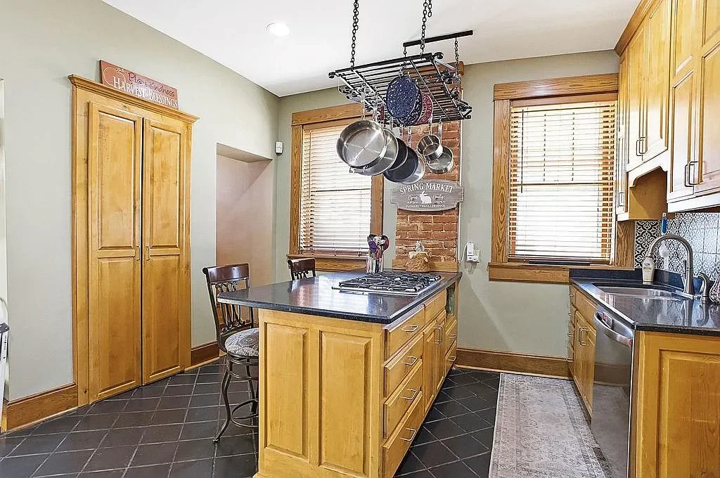 1893 Traditional house Saint Joseph Missouri - 15 - kitchen.webp
