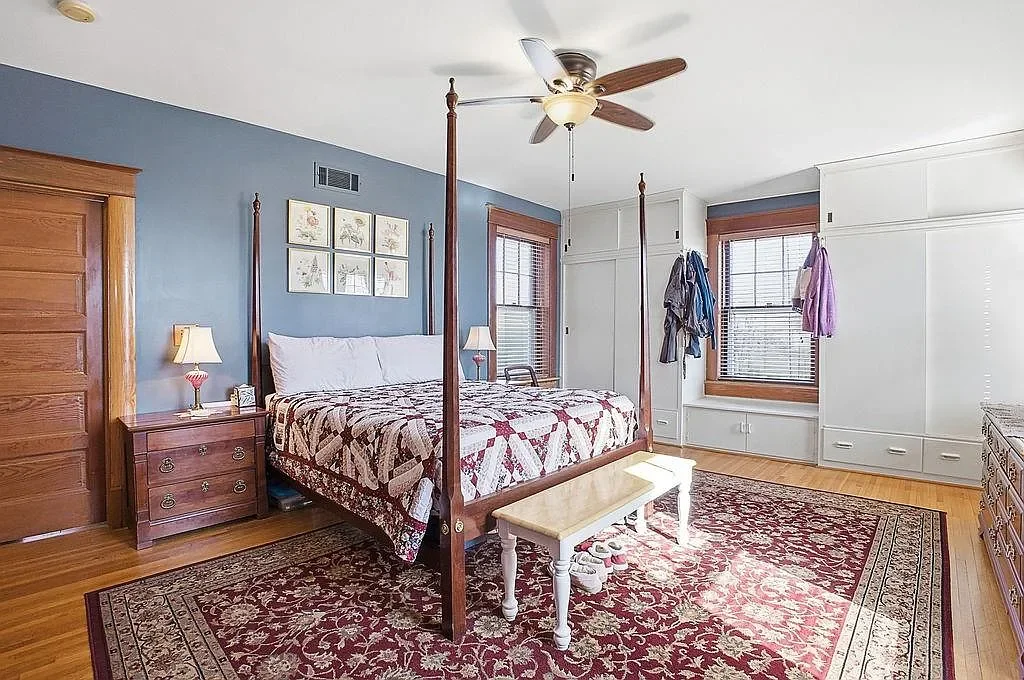 1893 Traditional house Saint Joseph Missouri - 22 - bedroom.webp