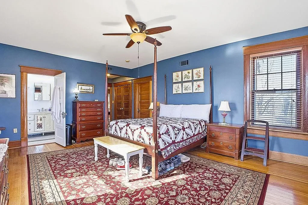 1893 Traditional house Saint Joseph Missouri - 23 - bedroom.webp