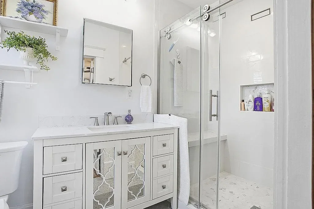 1893 Traditional house Saint Joseph Missouri - 24 - bathroom.webp