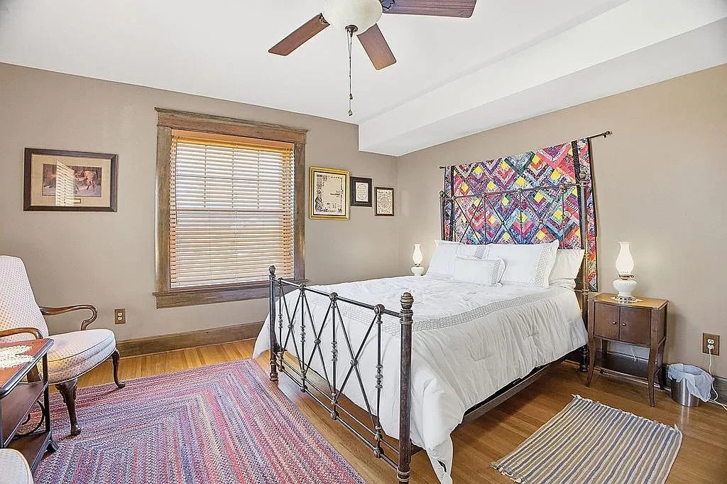 1893 Traditional house Saint Joseph Missouri - 27 - bedroom.webp