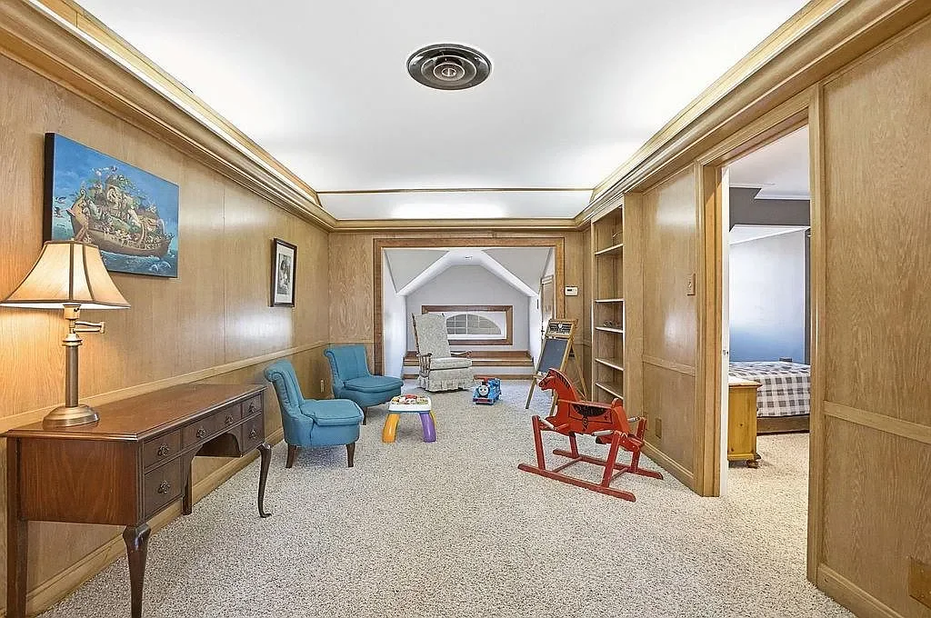 1893 Traditional house Saint Joseph Missouri - 39 - hallway.webp