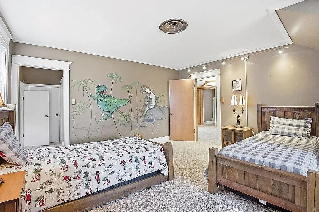 1893 Traditional house Saint Joseph Missouri - 41 - bedroom.webp